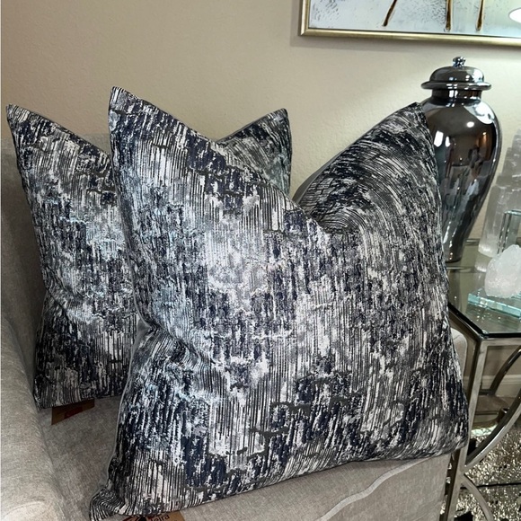 1-NWT CALDEIRA ABSTRACT DESIGN
DECORATIVE PILLOWS (Read description for details) - Picture 1 of 11